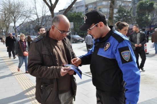 Toplum Destekli Polisler Vatandaşları Dolandırıcılara Karşı Vatandaşları Uyarıyor