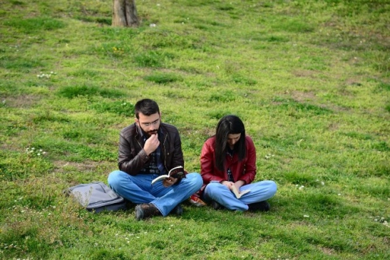 Öğrencilerden Kitap Okuma Ve Toplama Etkinliği