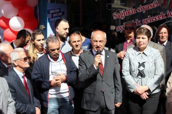 Kütahya CHP Seçim İrtibat Bürosu Açtı