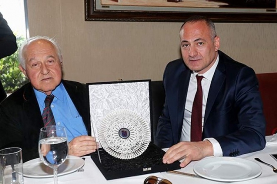 Trabzonspor Galatasaray Yönetimine Yemek Verdi