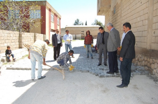 Samsat'ın Bağarası Köyüne Parke Taşı Döşeniyor