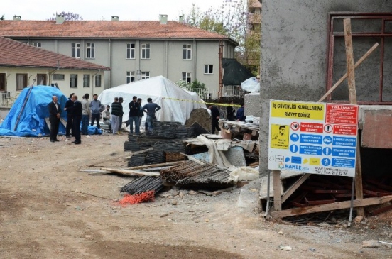 İnşaatın Onuncu Katından DÜşen İşçi Hayatını Kaybetti