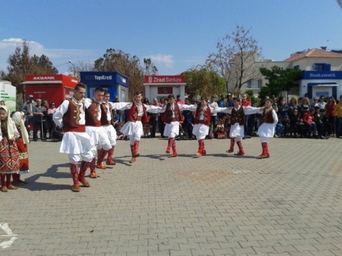 Ayvalık 2. Uluslararası Halk Dansları Şenliği Başladı