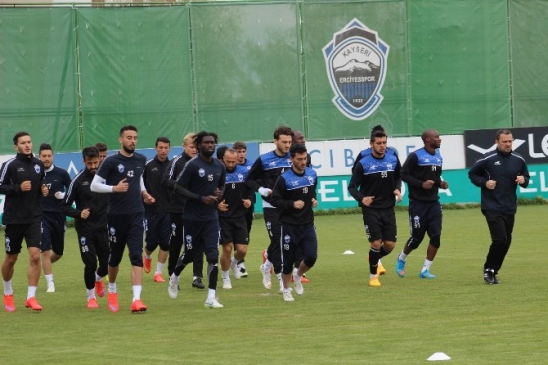 Suat Altın İnşaat Kayseri Erciyesspor Balıkesirspor'a Bileniyor