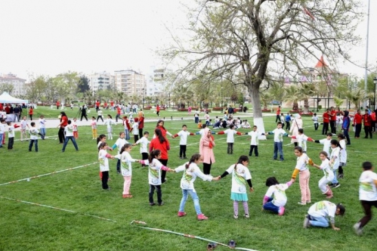 6.çocuk Festivali Çocuk Oyunlarıyla Devam Ediyor