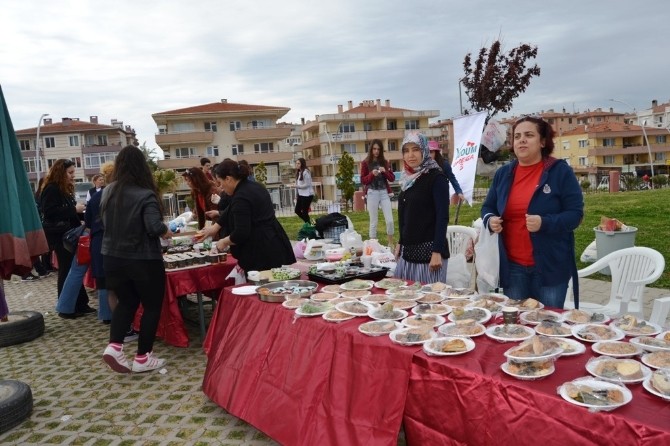 Ayvalıkta 23 Nisan Kutlamalarında Çocuk Şenliği Coşkusu