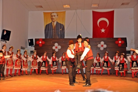 Demre'de Uluslararası Folklor Şenliği Düzenlendi