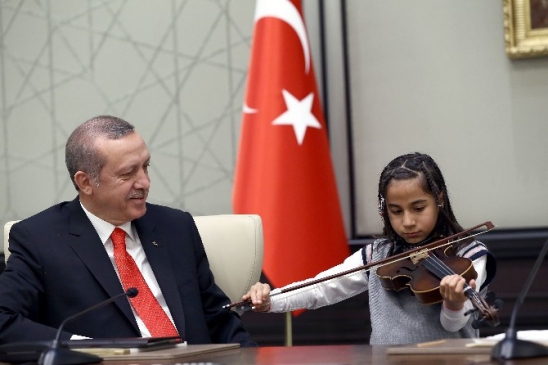 23 Nisan Çocuklarından Cumhurbaşkanı Erdoğan'ı Duygulandıran Şarkı