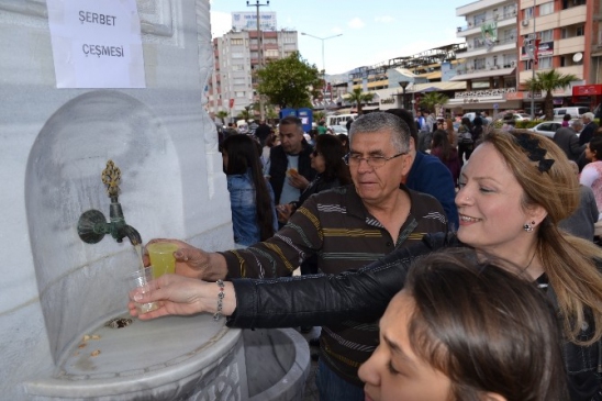 Nazilli'deki Osmanlı Çeşmesi'nden Şerbet Aktı