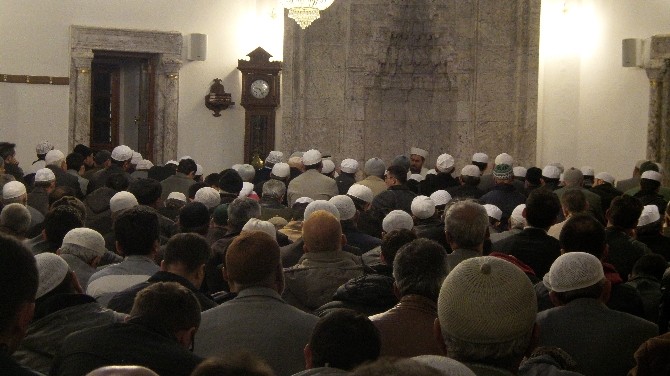 Tosya'da Regaip Kandilinde Yeni Cami Doldu Taştı