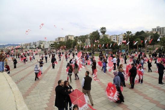 Erdemli'de Uçurtma Şenliği Yapıldı