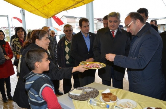 Kartepe'de Cami Yararına Kermes