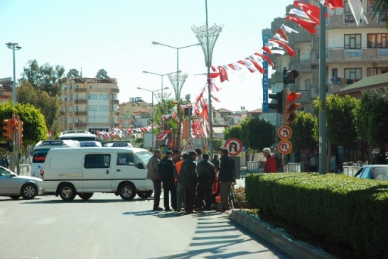 Çiçekleri Sulayan Belediye Görevlisine Kamyonet Çarptı