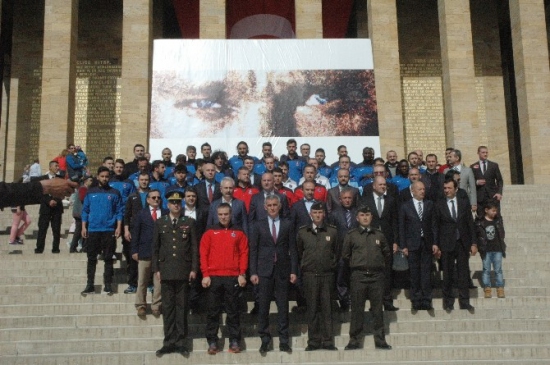 Trabzonspor Anıtkabir'i Ziyaret Etti