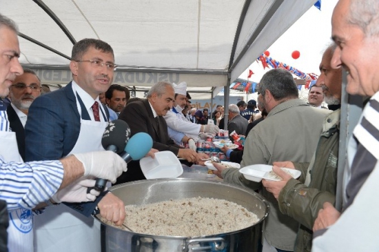 Üsküdar'da 5 Ton Pirinç Pilavı Dağıtıldı