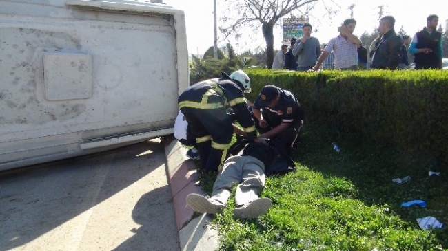 Gaziantep'te İşçi Servisi İle Minibüs Çarpıştı 27 Yaralı