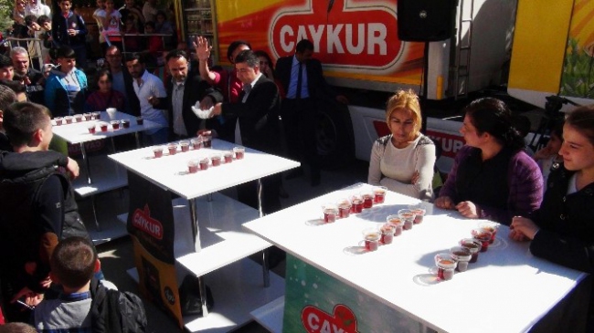 Diyarbakır'da ‘Çay İçme Yarışması' Düzenlendi