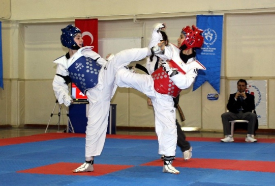 Taekwondo Türkiye Şampiyonası Adıyaman'da Başladı