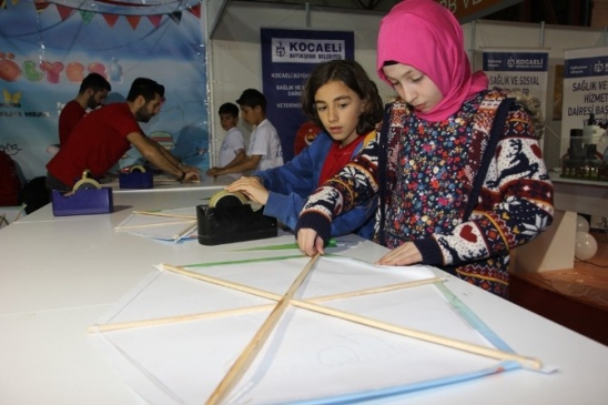 Uçurtmalarını Kendileri Yaptılar