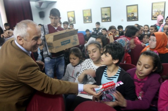 Öğrencilere Diş Fırçası Ve Diş Macunu Dağıtıldı