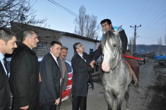 MHP Adaylarını Atlı Cirit Ekipleri Karşıladı