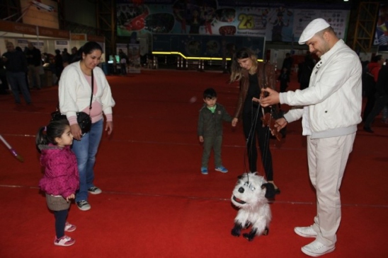 Çocuklar Kukla Köpeği Çok Sevdi