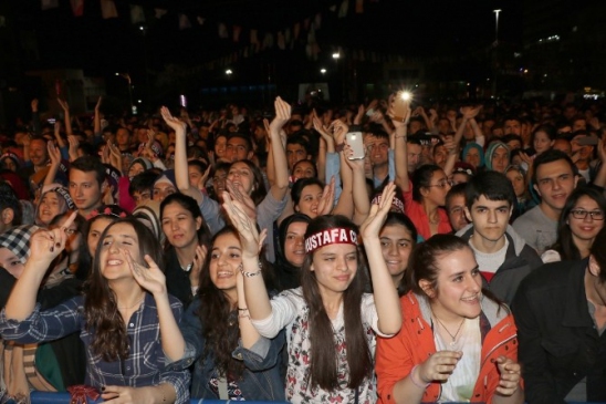 Festivalin Finalini Ceceli Yaptı