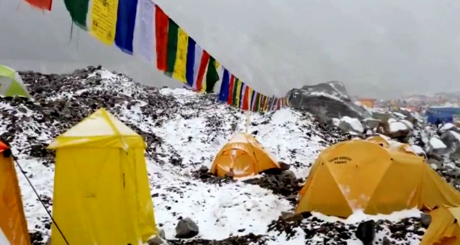 Everest’teki çığ faciası kamerada!!