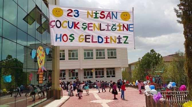 Anaokulu Öğrencileri İzleyenleri Büyüledi