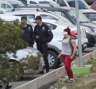 Erzurum'da Ağzına Jilet Alan Kız Çocuğu Polise Zor Anlar Yaşattı