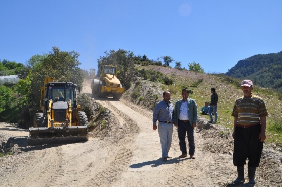 Alanya'da 2015 Yılında 100 Kilometre Sathi Kaplama,35 Kilometre Sıcak Asfalt Hedefi