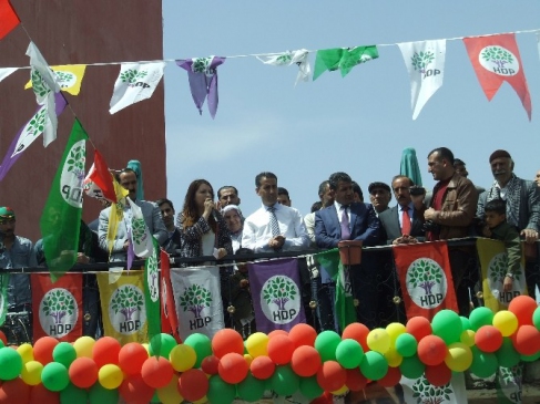 HDP Malazgirt'te Seçim Bürosu Açtı