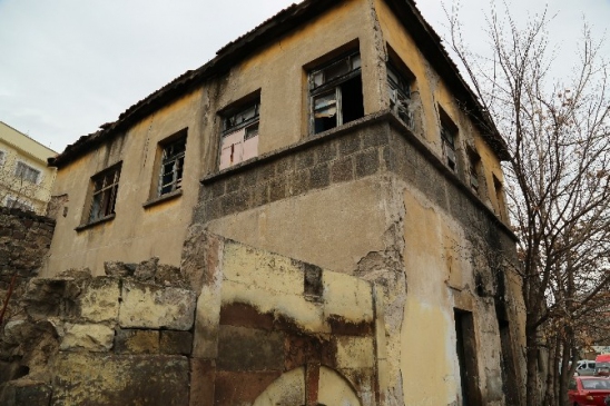 Sırçalı Kümbet İle Gavremoğlu Evi Melikgazi Belediyesine Emanet