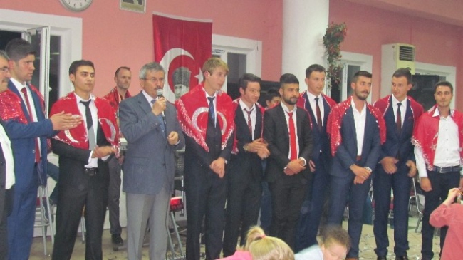 MHP'li Balkız Asker Uğurladı