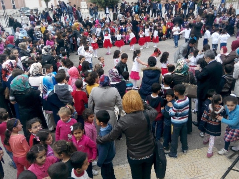 Öğrenciler İlköğretim Okulu'nda 23 Nisan Coşkusu