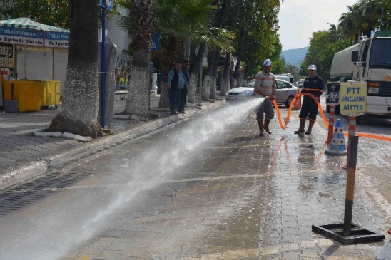 Fethiye Belediyesi Sezon Öncesi Şehri Yıkadı