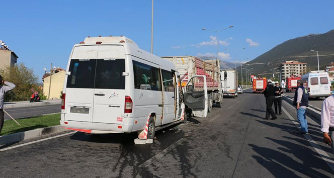 Denizli’de trafik kazası 8 yaralı!