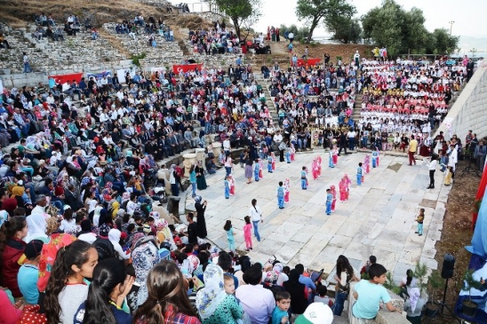 Torbalı'da Antik Tiyatroda Şenlik