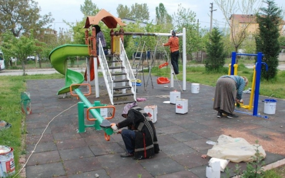 Çaycuma Belediye'sinden Çocuk Parklarına Bakım Ve Onarım