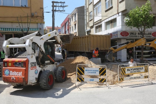 Büyükşehir'den Yaya Yollarında Bakım Ve Onarım Çalışması