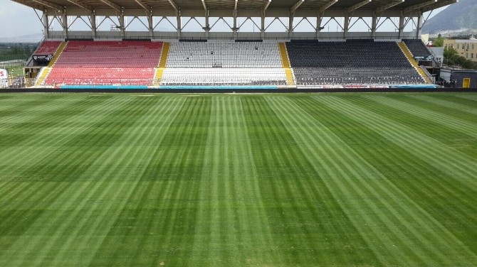 Manisa 19 MAYıs Stadı Zemini Galatasaray Maçına Hazır