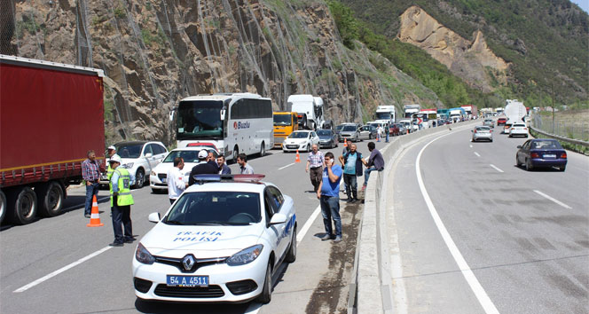 Tanker kamyonete çarptı, 7 kilometre kuyruk oluştu!