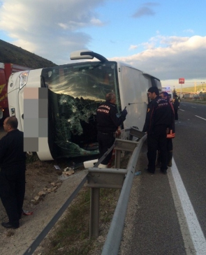 Ankara-Eskişehir Karayolu'nda Otobüs Kazası 13 Yaralı