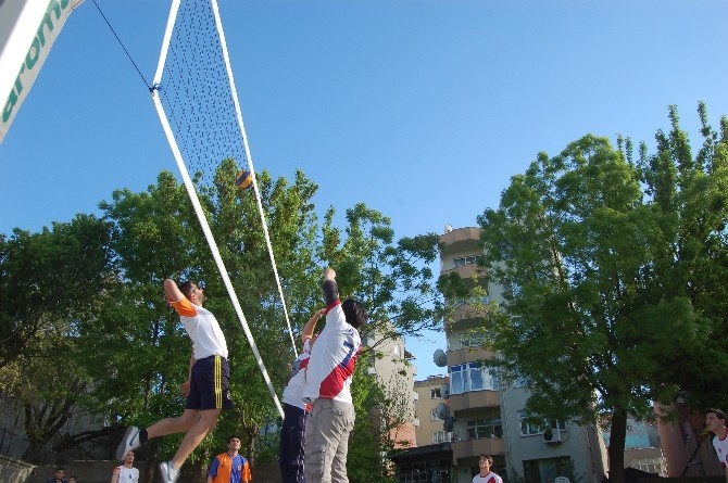 Lapseki Kaymakamlık Voleybol Turnuvası Başladı