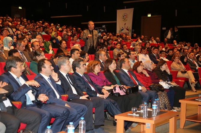 Vali Düzgün Merhamet Devrimi Konferansı'na Katıldı