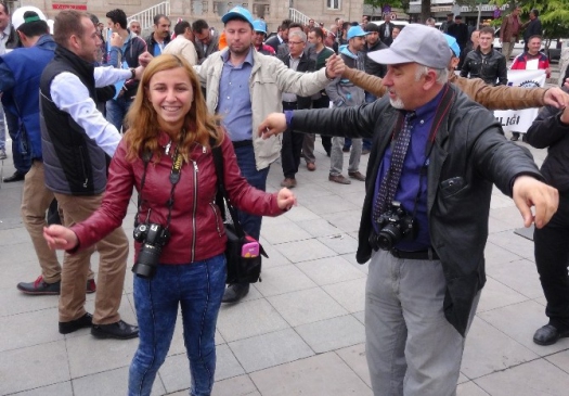 Basın Mensupları İle Birlikte Oynayarak 1 MAYıs'ı Kutladılar