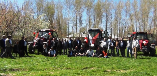 Erciş'te Yerli Üretim Traktör Tanıtımı