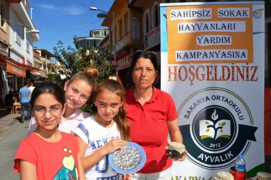 Minik Öğrencilerden Sokak Hayvanları İçin Anlamlı Kermes