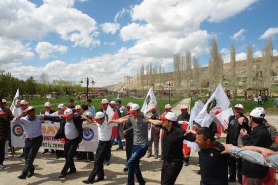 AK Parti Bayburt Gençlik Kolları Başkanı Kaymak 1 MAYıs İşçi Bayramı'na Katıldı