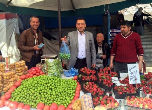 Şükrü Nazlı Cumartesi Pazarı'nda